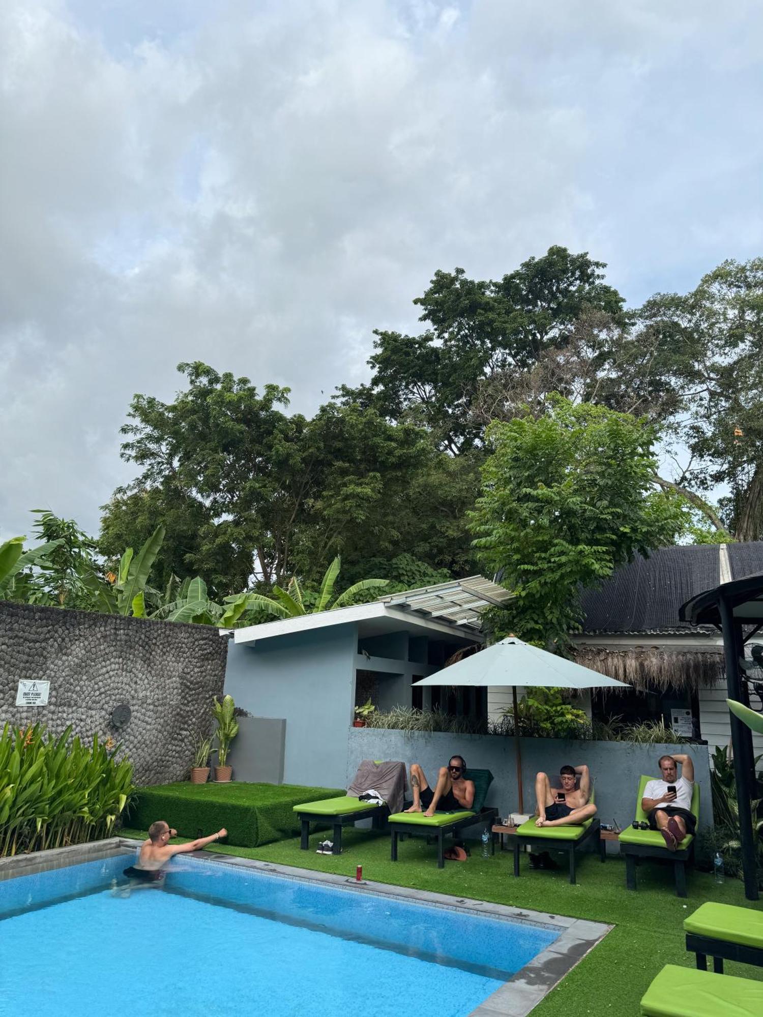 The Jungle Hostel Canggu Exterior photo