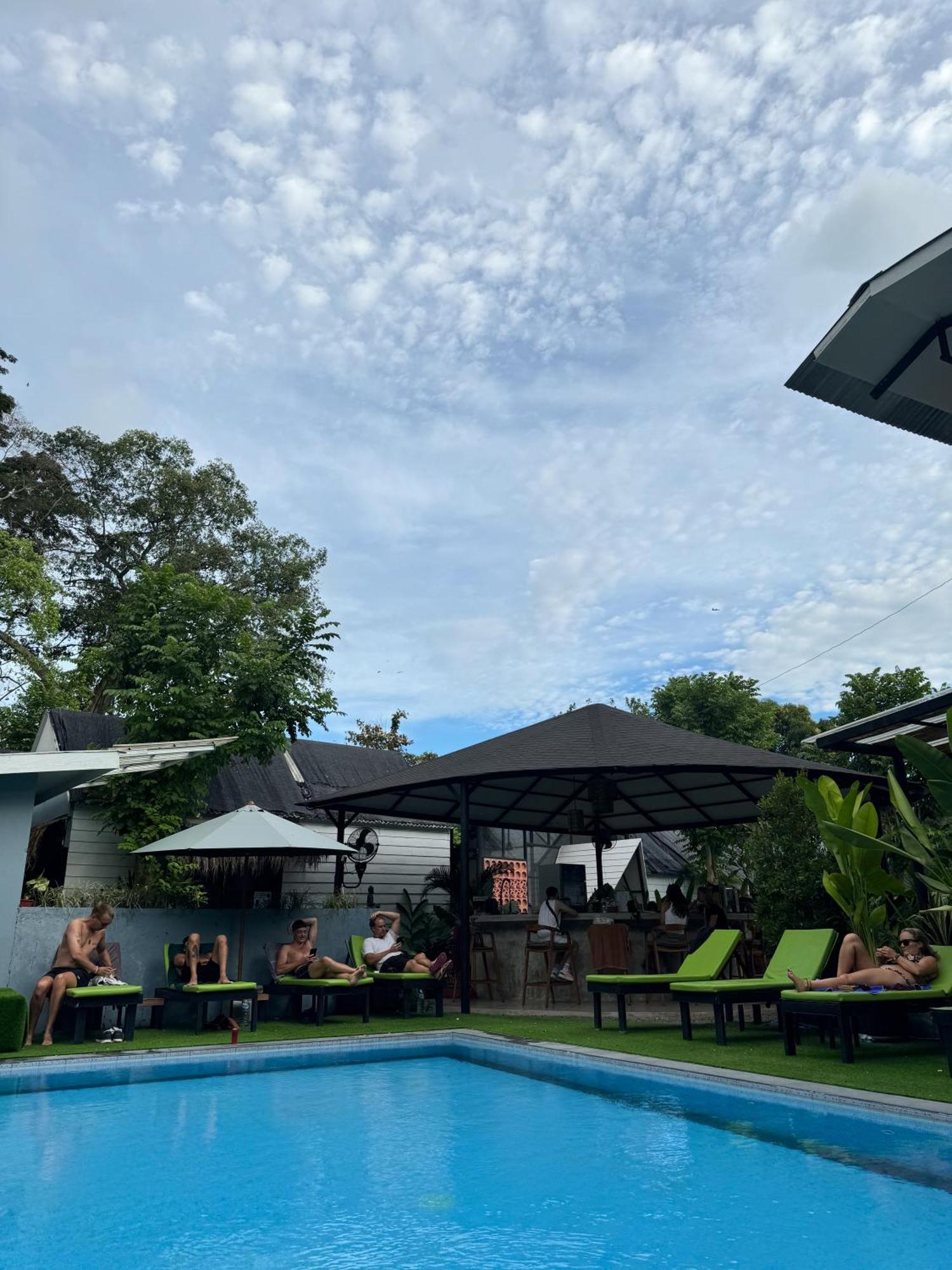 The Jungle Hostel Canggu Exterior photo